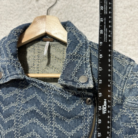 Free People Punched Denim Moto Jacket Herringbone Blue Jean Biker Women's Size 4 - Picture 14 of 14